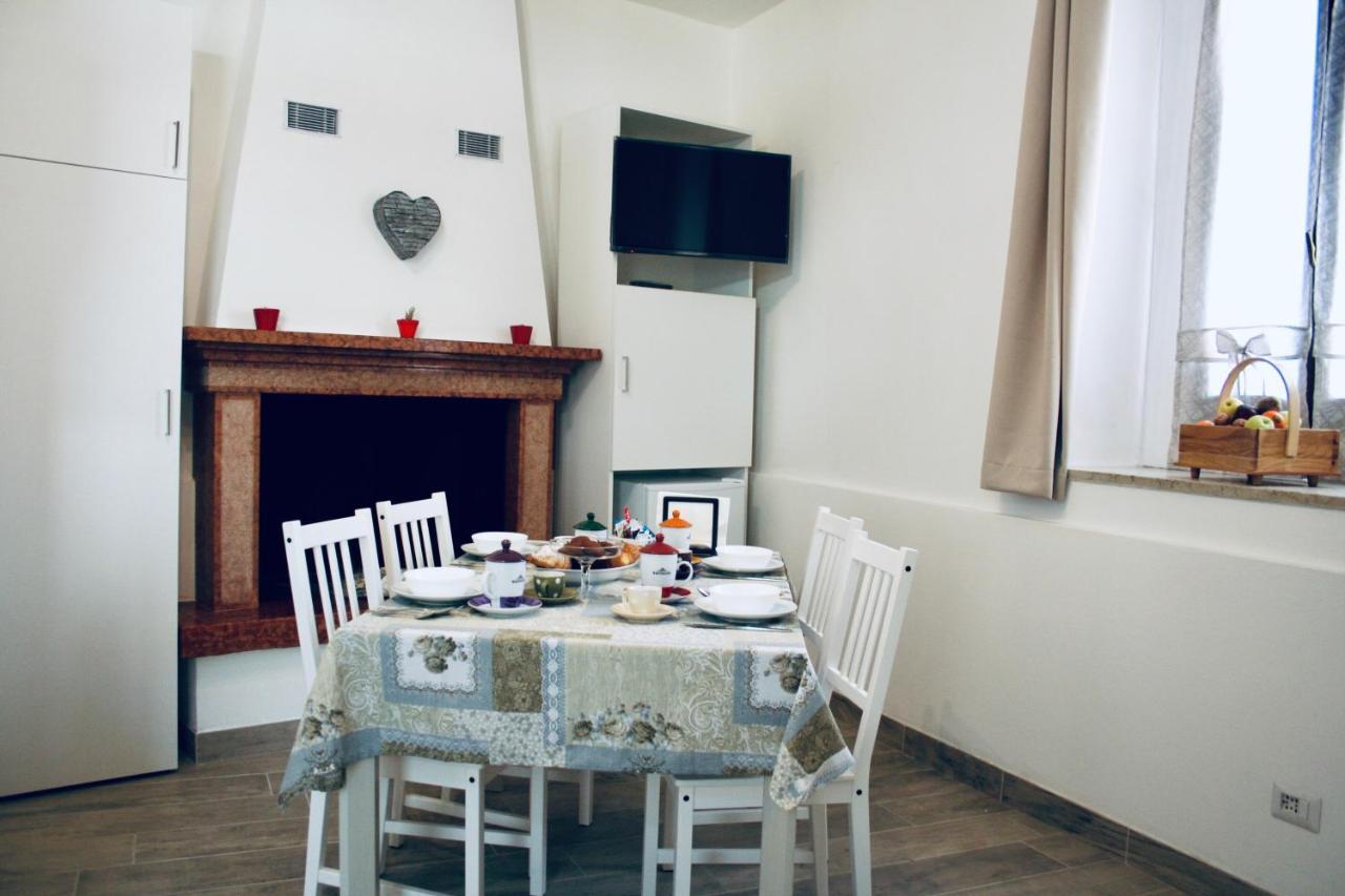 B&B La Piccola Corte Polpenazze del Garda Esterno foto